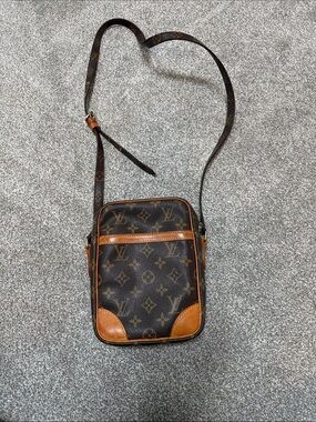 Pre-owned Louis Vuitton Danube M45266 Monogram canvas crossbody bag